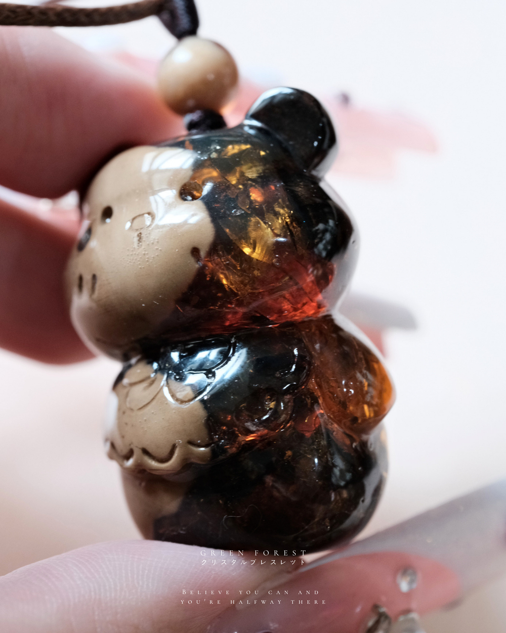 【𝐒𝐩𝐚𝐫𝐤𝐥𝐞 𝐒𝐜𝐚𝐫𝐟・根珀 — 半透爆閃 圍巾熊🐻】文玩系列